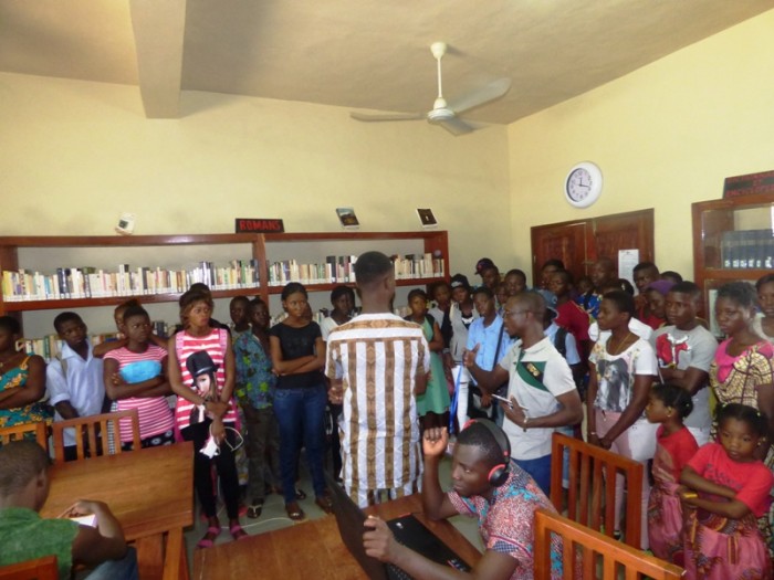 LA BIBLIOTHÈQUE ENTIÈREMENT EQUIPEE